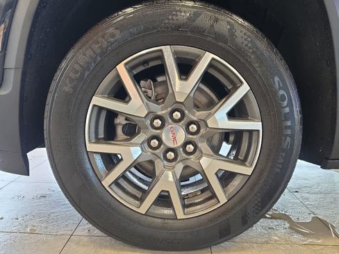 Used 2021 GMC Acadia SLE FWD image 13