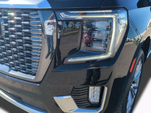 Used 2023 GMC Yukon XL Denali image 10