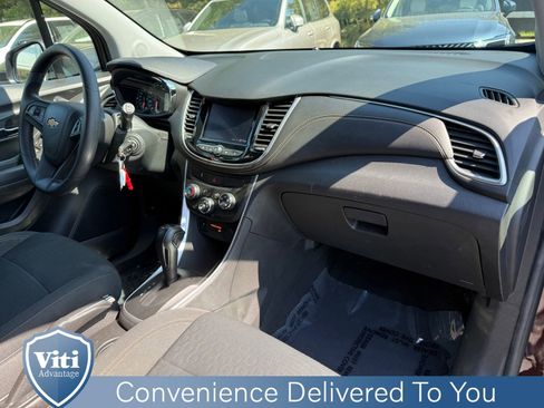 Used 2020 Chevrolet Trax LS w/ Tint and Cruise Package AWD/4WD image 28
