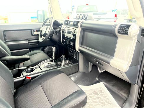 Used 2011 Toyota FJ Cruiser 4WD w/ Convenience Pkg image 13