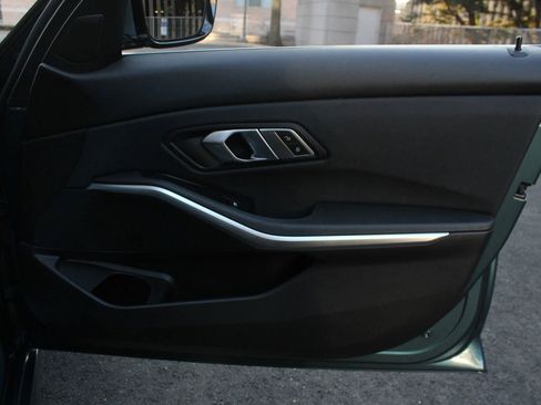 Used 2020 BMW 330i xDrive Sedan w/ Convenience Package AWD/4WD image 23