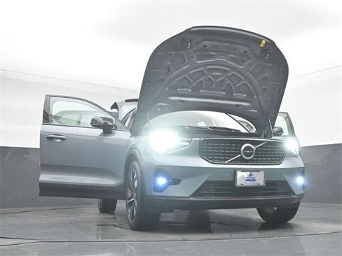 Used 2023 Volvo XC40 B5 Plus w/ Protection Package Premier image 52