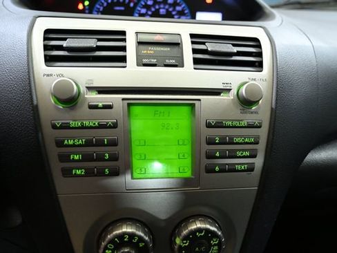 Used 2011 Toyota Yaris Sedan image 26