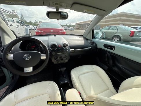 Used 2010 Volkswagen Beetle Final Edition FWD image 2
