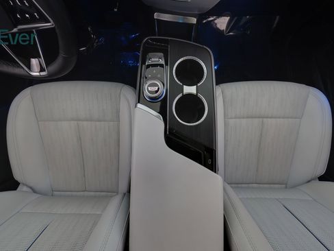 Used 2024 Cadillac Lyriq Luxury AWD/4WD image 25