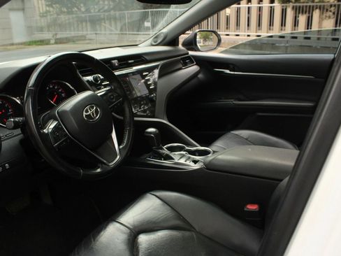 Used 2019 Toyota Camry XSE FWD image 13