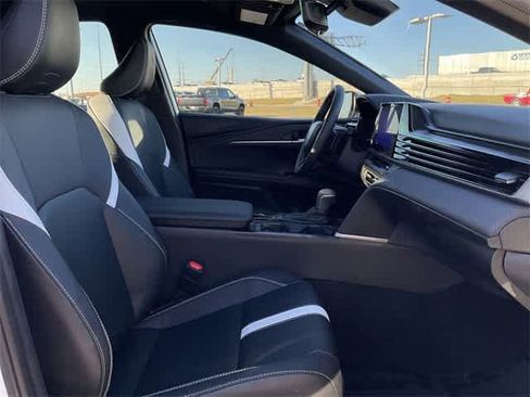 Used 2026 Toyota Camry SE image 17