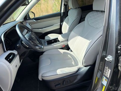 Used 2022 Hyundai Palisade Limited w/ Winter Package FWD image 9