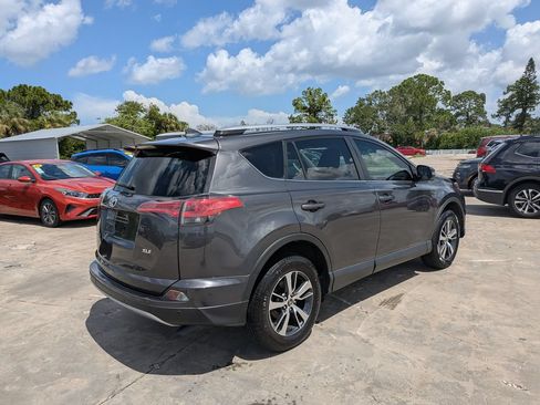 Used 2018 Toyota RAV4 XLE FWD image 8