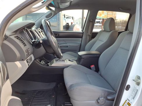 Used 2013 Toyota Tacoma PreRunner image 6
