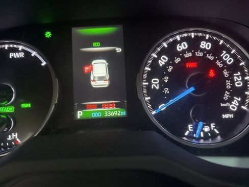 Used 2022 Toyota RAV4 XLE image 5