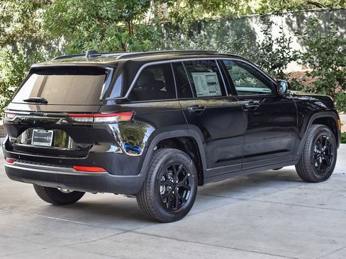 New 2026 Jeep Grand Cherokee Altitude image 5