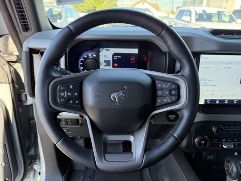 Used 2023 Ford Bronco Badlands image 20