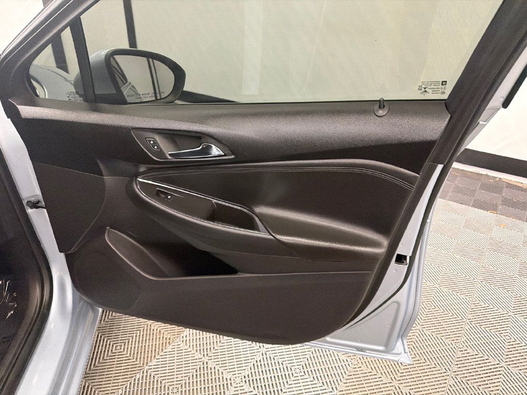 Used 2017 Chevrolet Cruze Premier FWD image 16