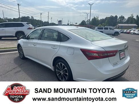 Used 2018 Toyota Avalon XLE FWD image 5