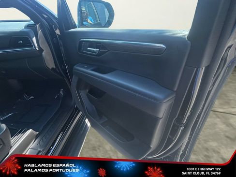 Used 2025 Chevrolet Suburban LS RWD image 32