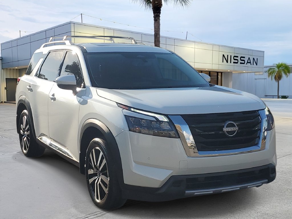 Used 2025 Nissan Pathfinder Platinum w/ Cargo Package FWD image 9