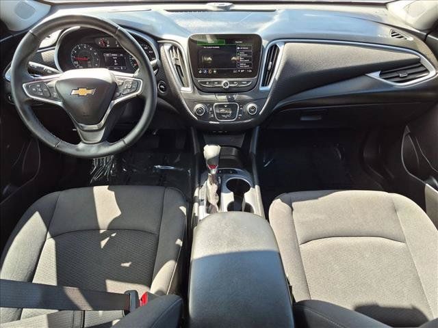 Used 2025 Chevrolet Malibu RS FWD image 16
