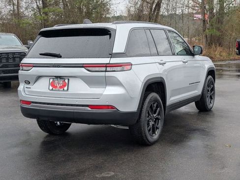 New 2026 Jeep Grand Cherokee Laredo image 7