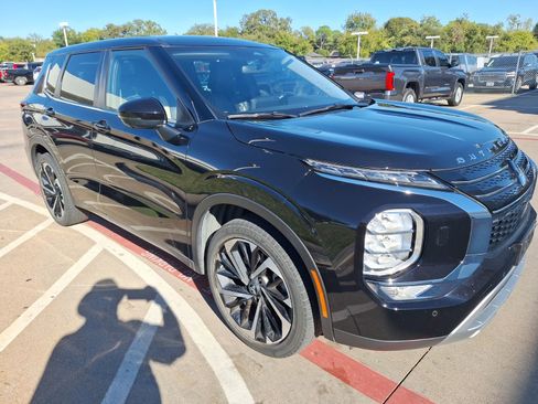 Used 2022 Mitsubishi Outlander SE image 8