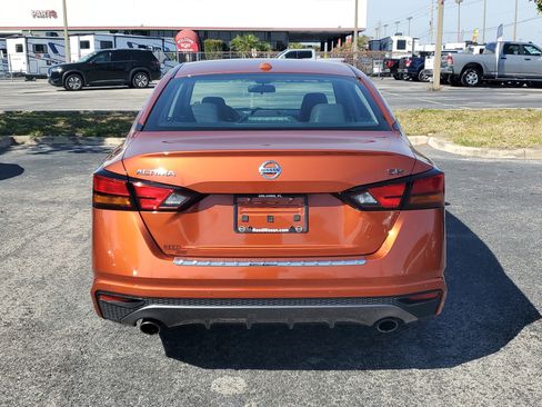 Certified 2022 Nissan Altima 2.5 SR image 5