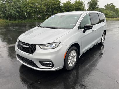 Used 2024 Chrysler Pacifica Touring-L