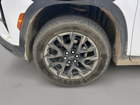 Used 2025 Chevrolet Traverse LT w/ Midnight/Sport Edition FWD image 8
