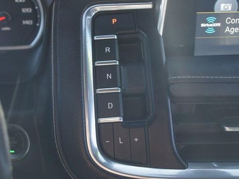 Used 2021 Chevrolet Tahoe Premier w/ Premium Package image 12