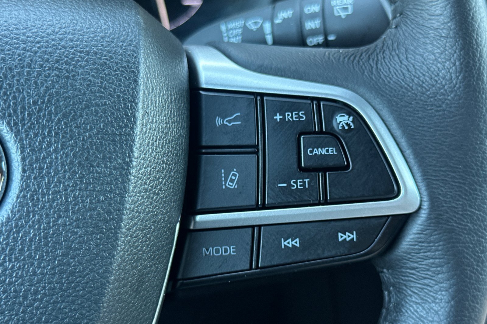 Certified 2025 Toyota Sienna XLE FWD image 29