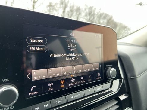 Used 2024 Nissan Pathfinder SV image 13