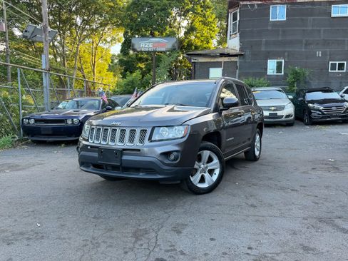 Used 2016 Jeep Compass Latitude FWD image 4