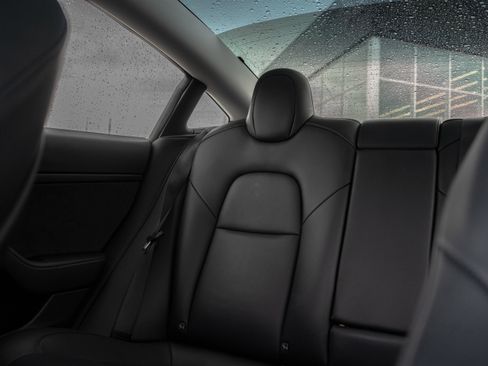 Used 2023 Tesla Model 3 Standard Range image 27