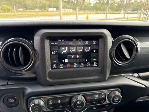 Used 2022 Jeep Wrangler Unlimited Sport image 25