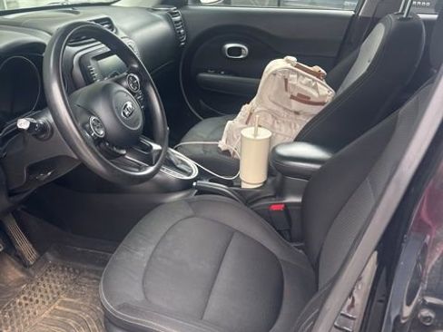 Used 2018 Kia Soul + image 5