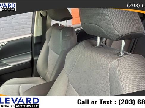 Used 2021 Toyota RAV4 XLE AWD/4WD image 26