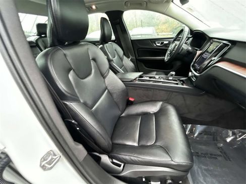 Used 2022 Volvo S60 B5 Inscription image 16