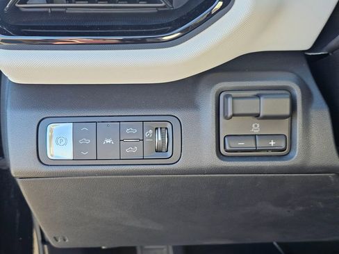 Used 2025 Chevrolet Silverado EV RST AWD/4WD image 25