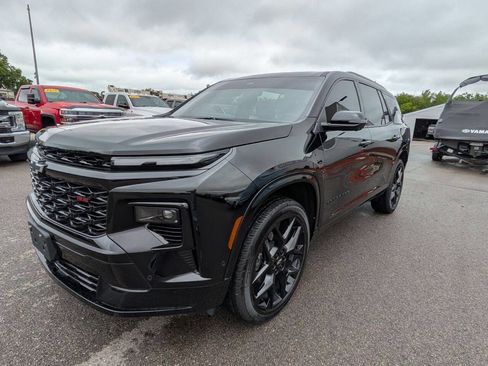 Used 2025 Chevrolet Traverse RS AWD/4WD image 1