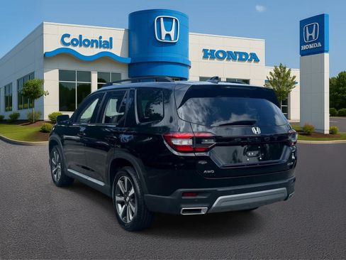 Used 2024 Honda Pilot Touring image 4