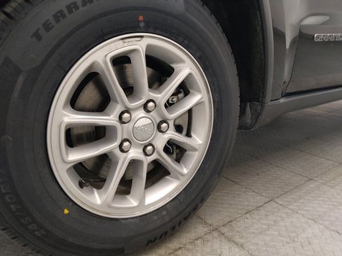 Used 2020 Jeep Grand Cherokee Laredo RWD image 31