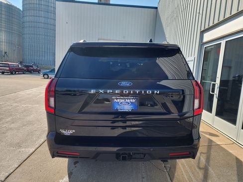 New 2025 Ford Expedition Active image 7