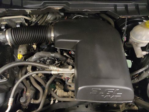 Used 2018 RAM 1500 Classic SLT RWD image 30