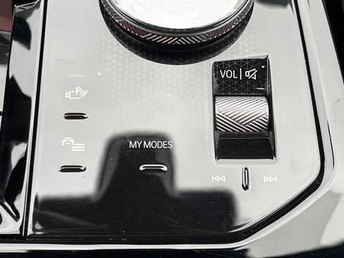 Used 2025 BMW i5 eDrive40i image 8