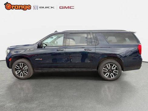 Used 2022 GMC Yukon XL AT4 w/ Technology Package AWD/4WD image 5