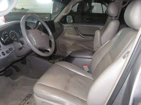 Used 2006 Toyota Sequoia SR5 AWD/4WD image 21
