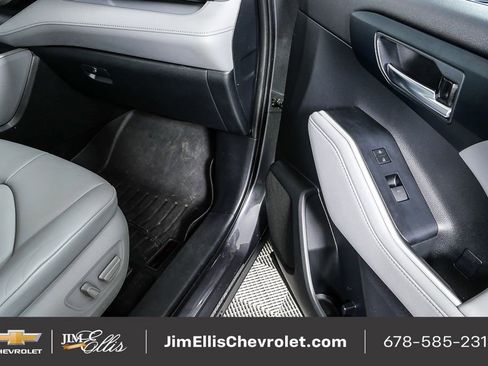 Used 2020 Toyota Highlander XLE image 24