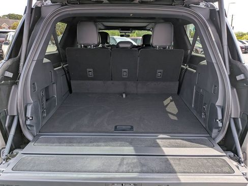 New 2026 Lincoln Navigator L Reserve w/ Jet Appearance Package AWD/4WD image 13