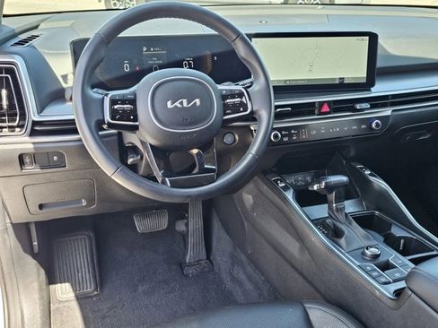 Used 2024 Kia Sorento S FWD image 34
