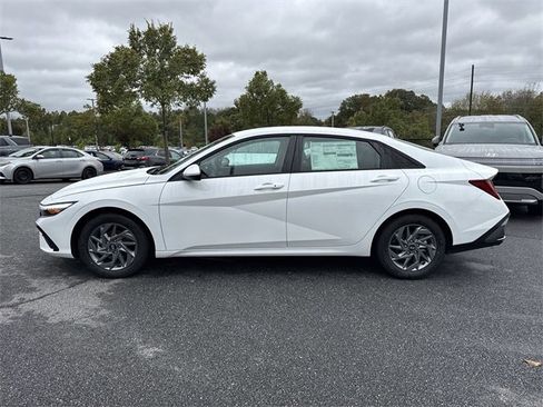 New 2026 Hyundai Elantra Blue image 4