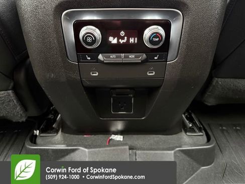 Used 2022 GMC Yukon SLT w/ SLT Luxury Package image 13